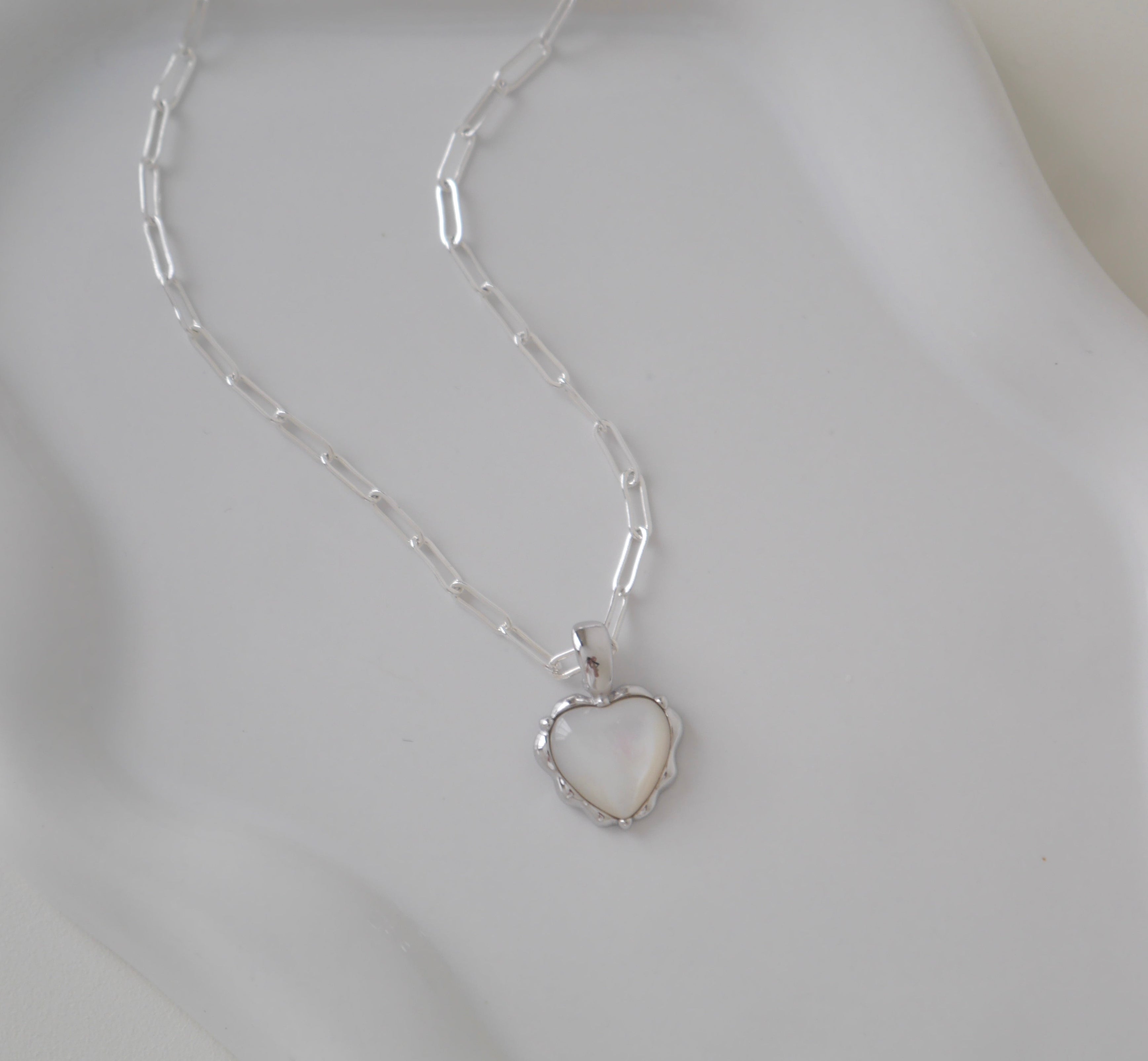 AMOUR BLANC CHARM NECKLACE
