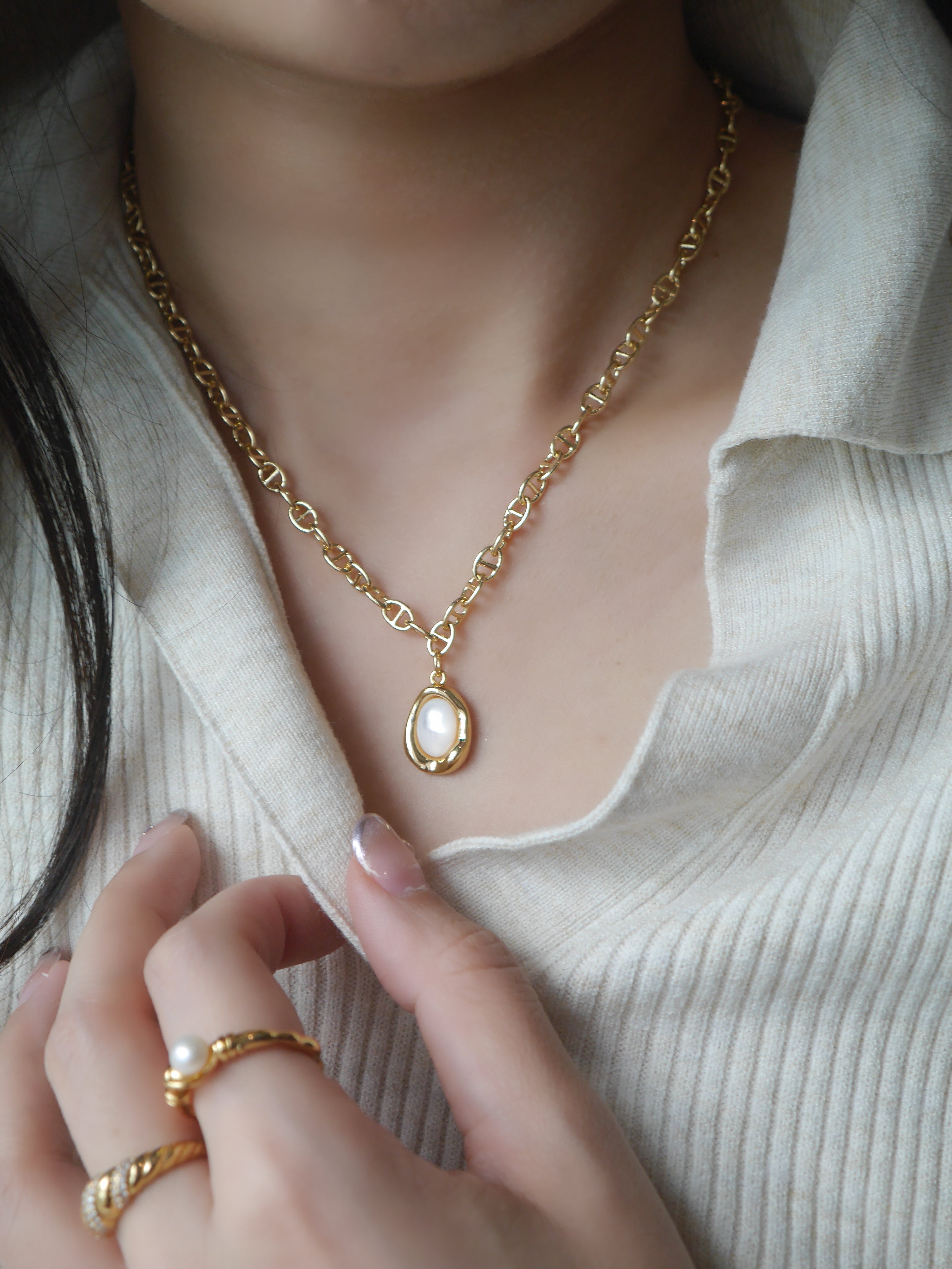 GRETHA PEARL NECKLACE