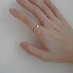Load image into Gallery viewer, CROSS KNOT RING
