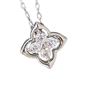 CLOVER CRYSTAL PENDANT NECKLACE