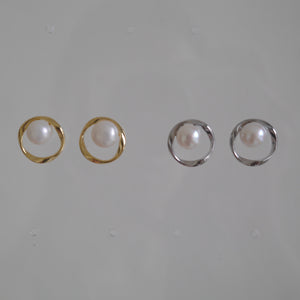 LUNA PEARL STUD EARRINGS