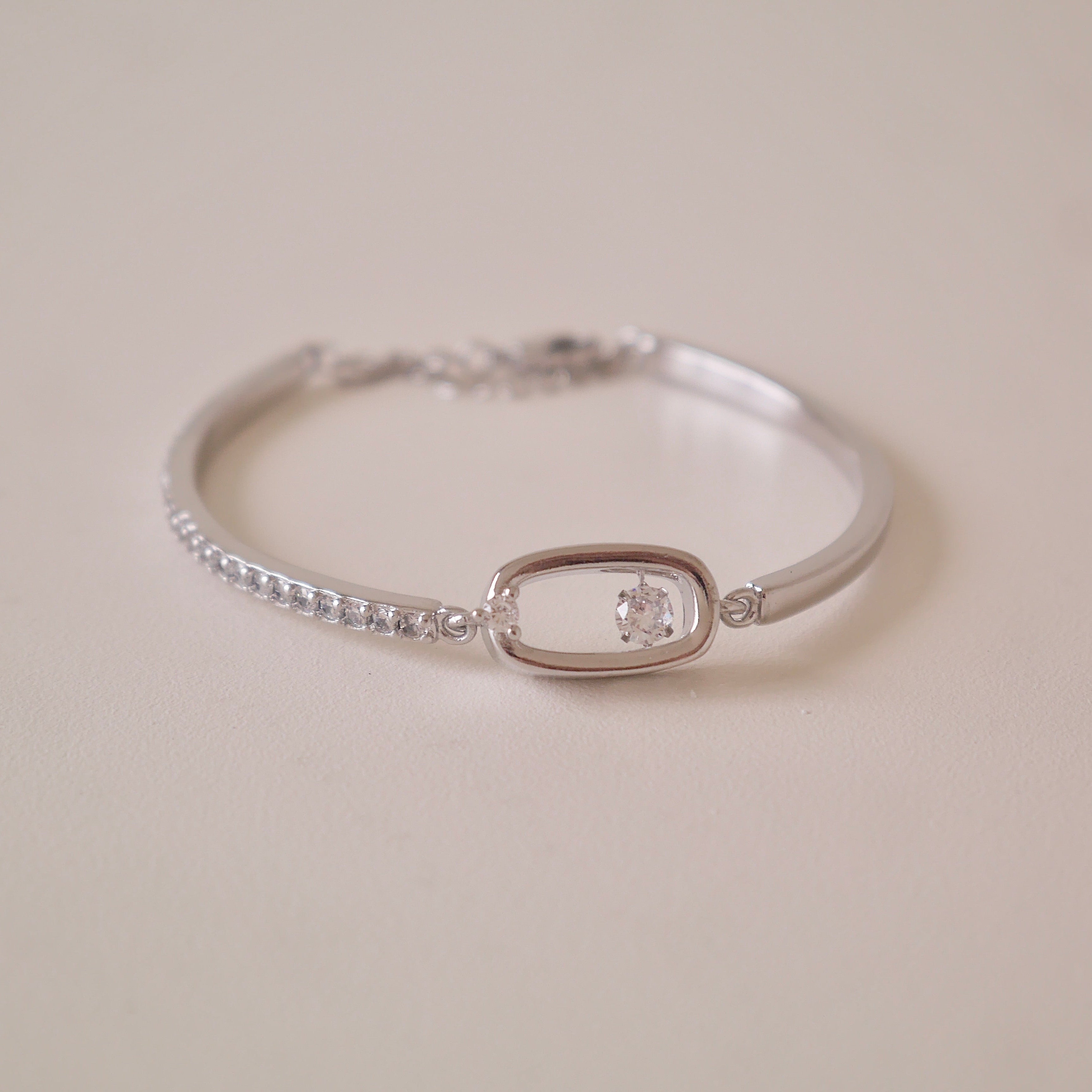 NOMEL BANGLE