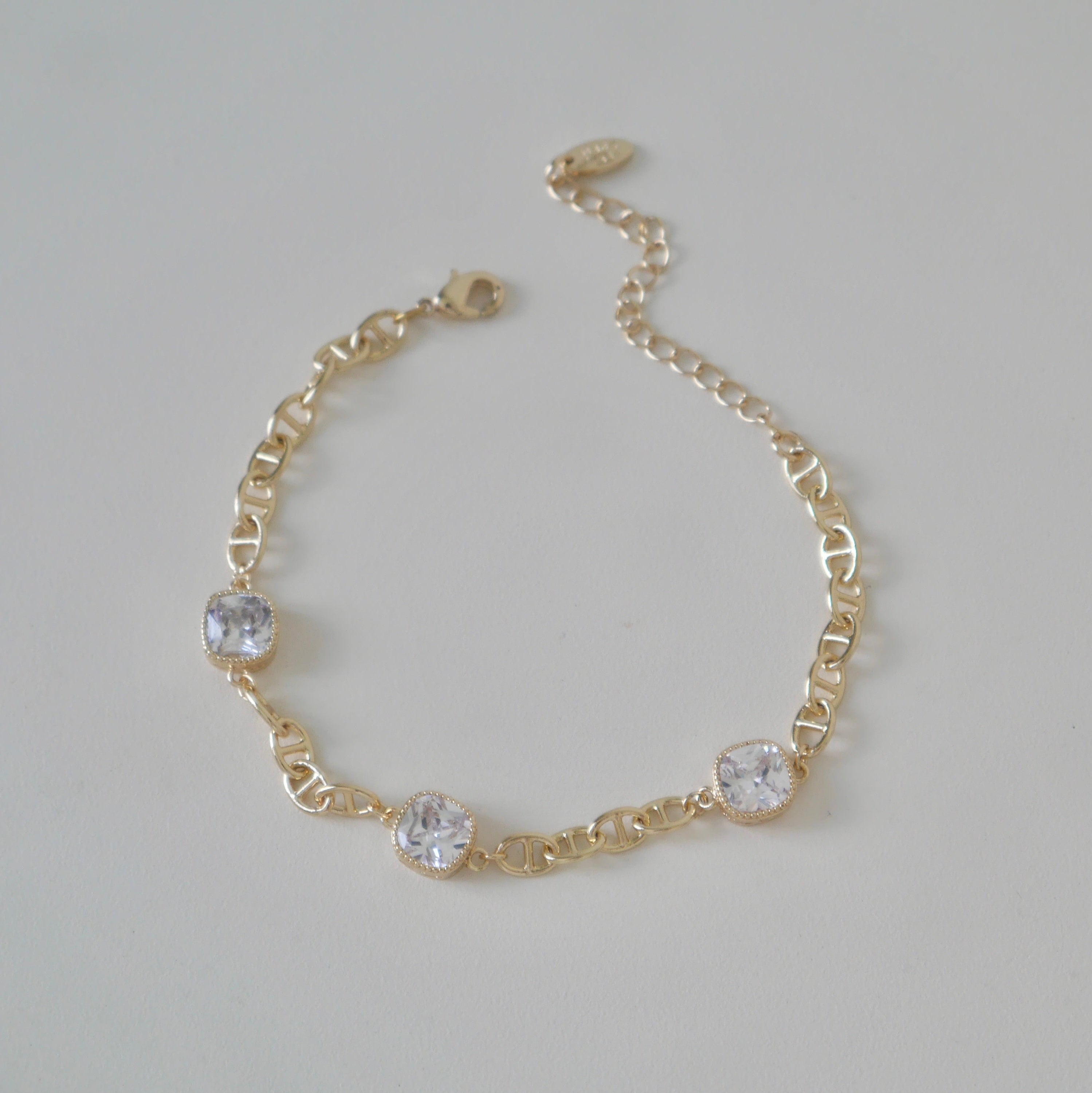 JENNIE STATEMENT BRACELET