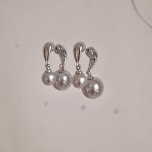 MIDNIGHT TIDE PEARL EARRINGS