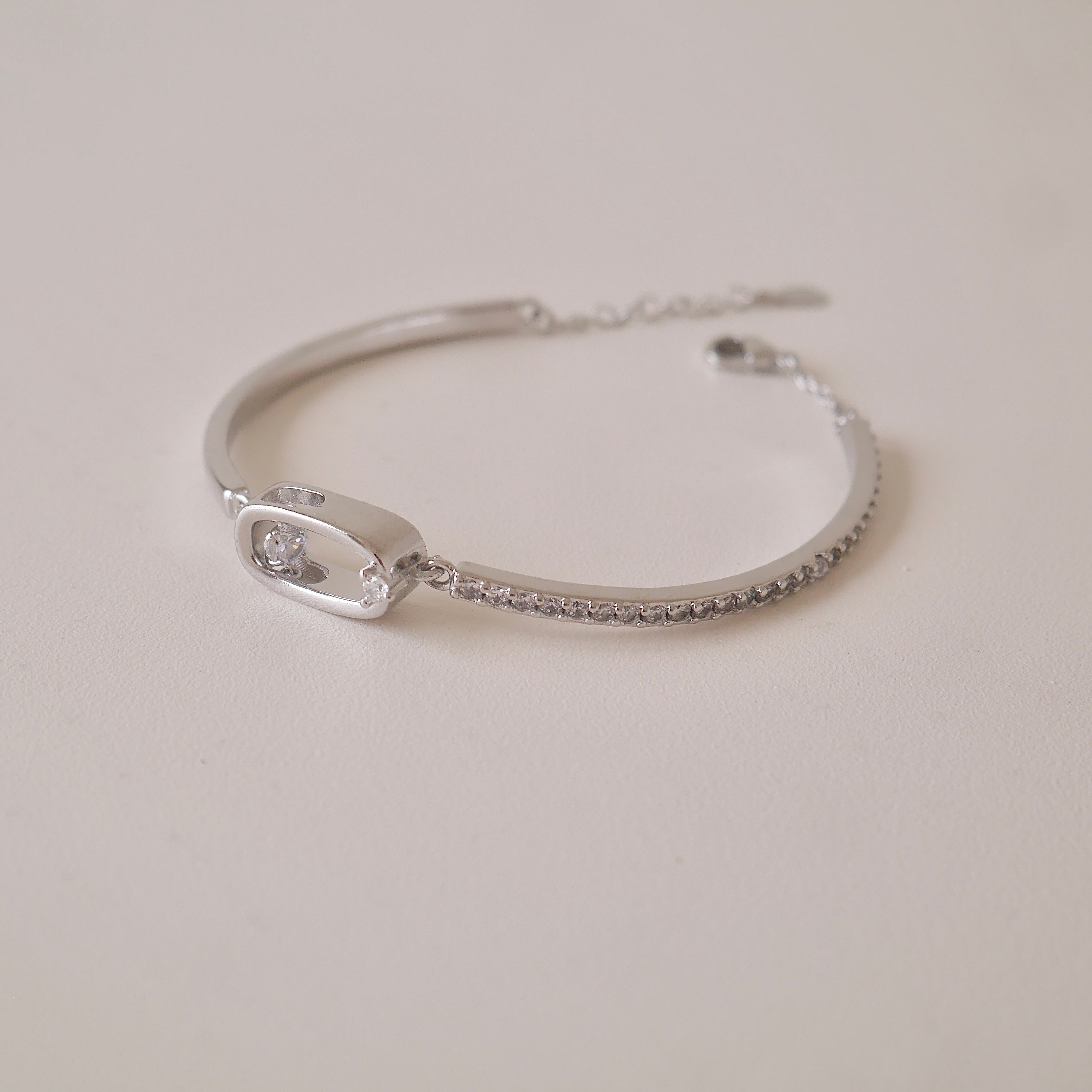 NOMEL BANGLE
