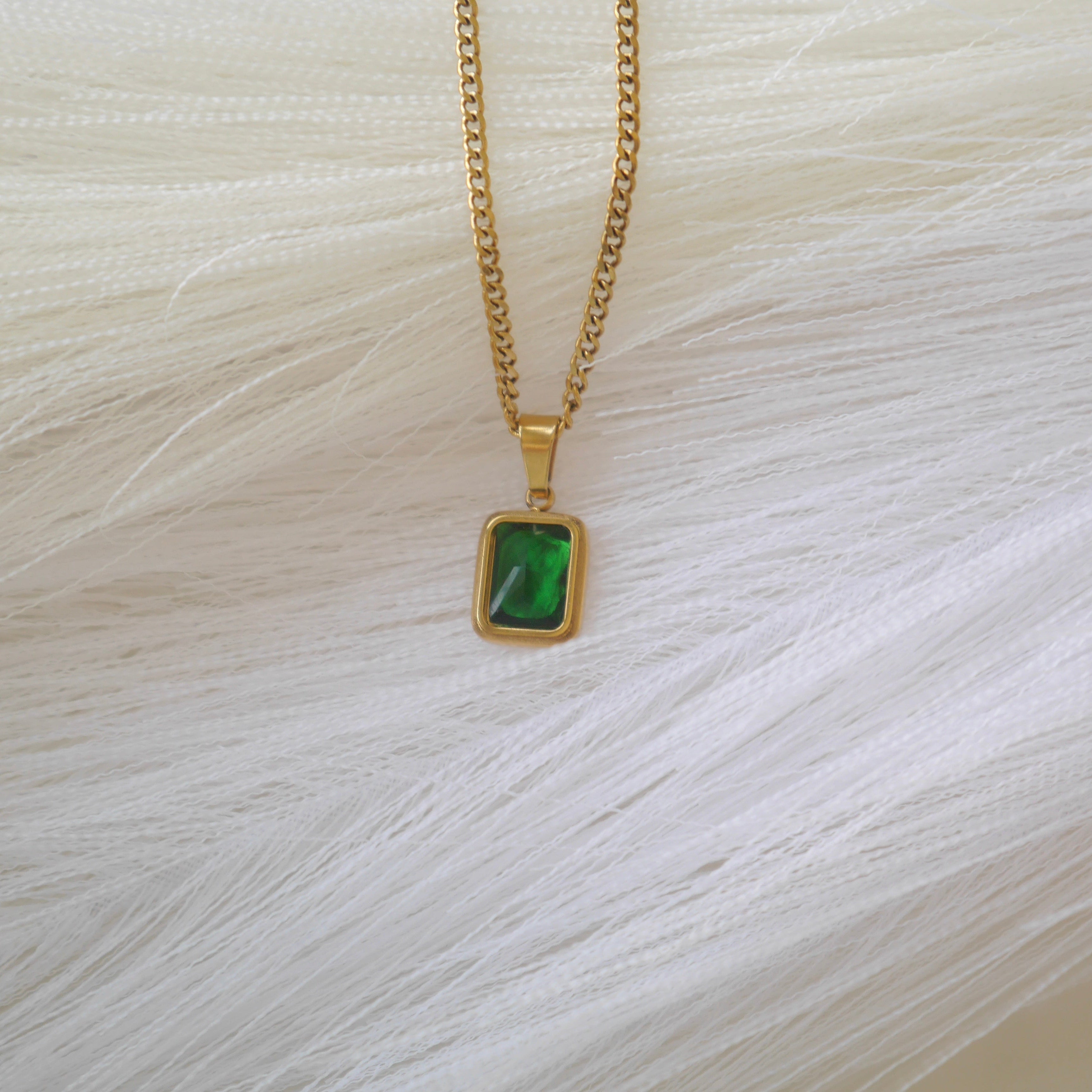 VERDE CHARM NECKLACE
