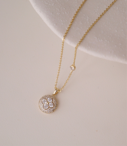 CLOVER ROUND PENDANT NECKLACE
