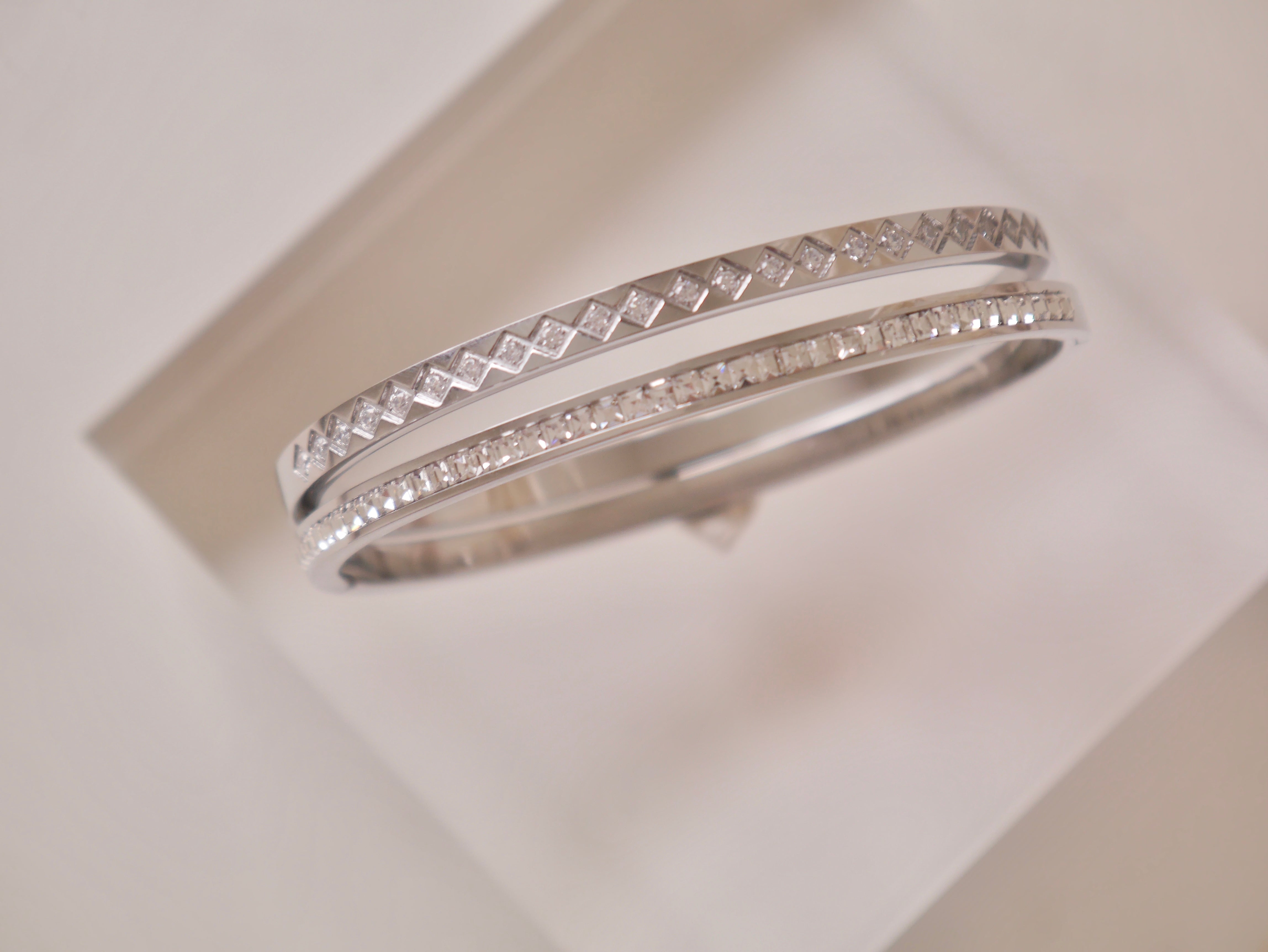 SILVARA BANGLE