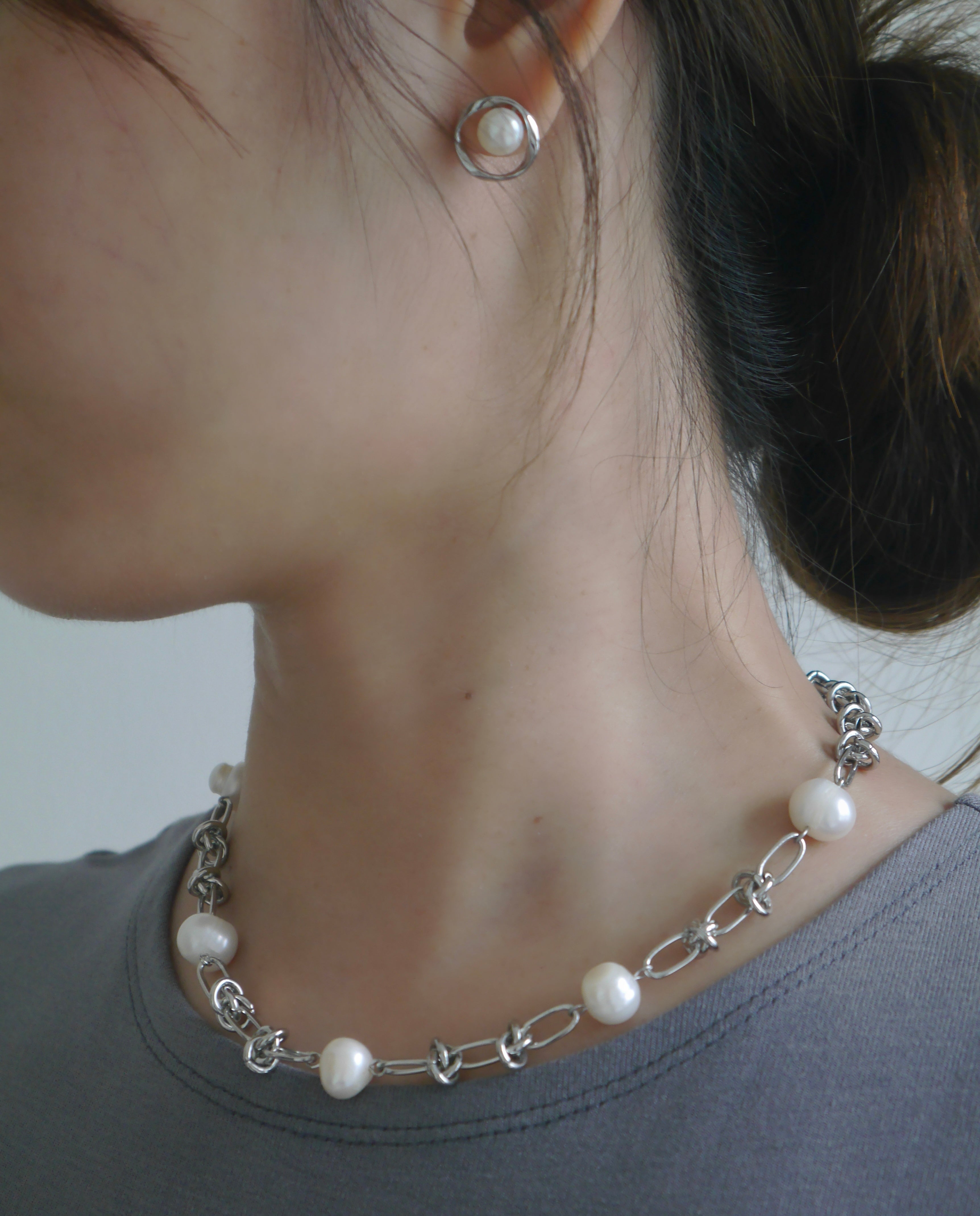 MOONLIT CHUNKY PEARL NECKLACE