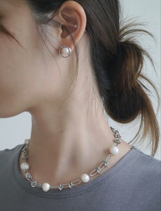 MOONLIT CHUNKY PEARL NECKLACE