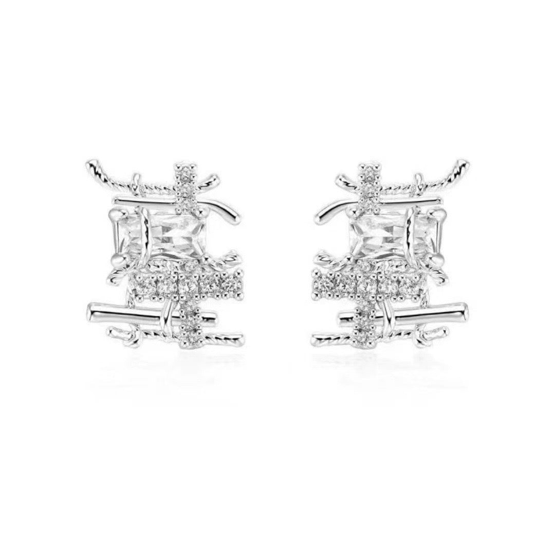 AMELIA GRID STUD EARRING