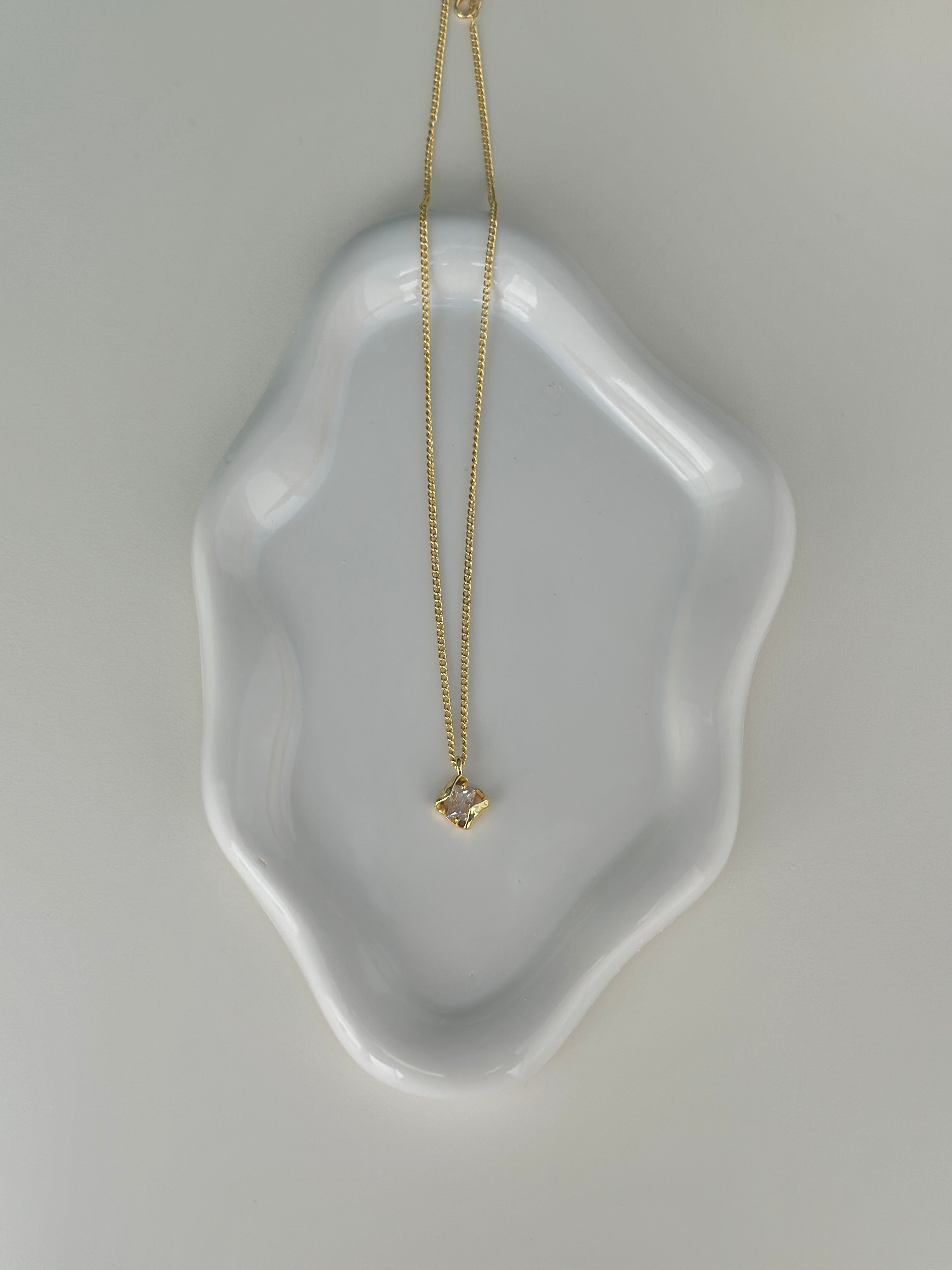 LUCIE ZIRCON PENDANT NECKLACE