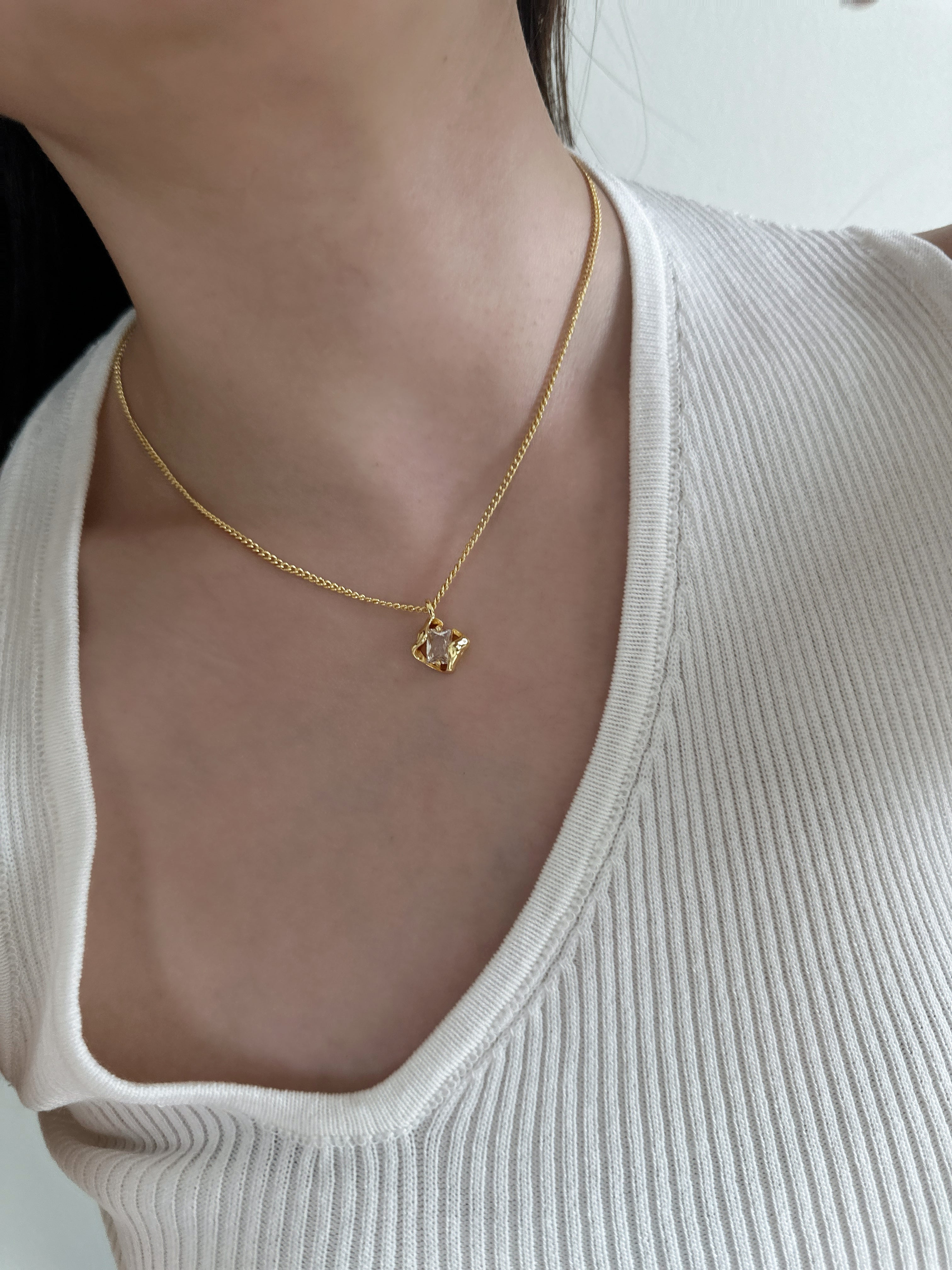 LUCIE ZIRCON PENDANT NECKLACE