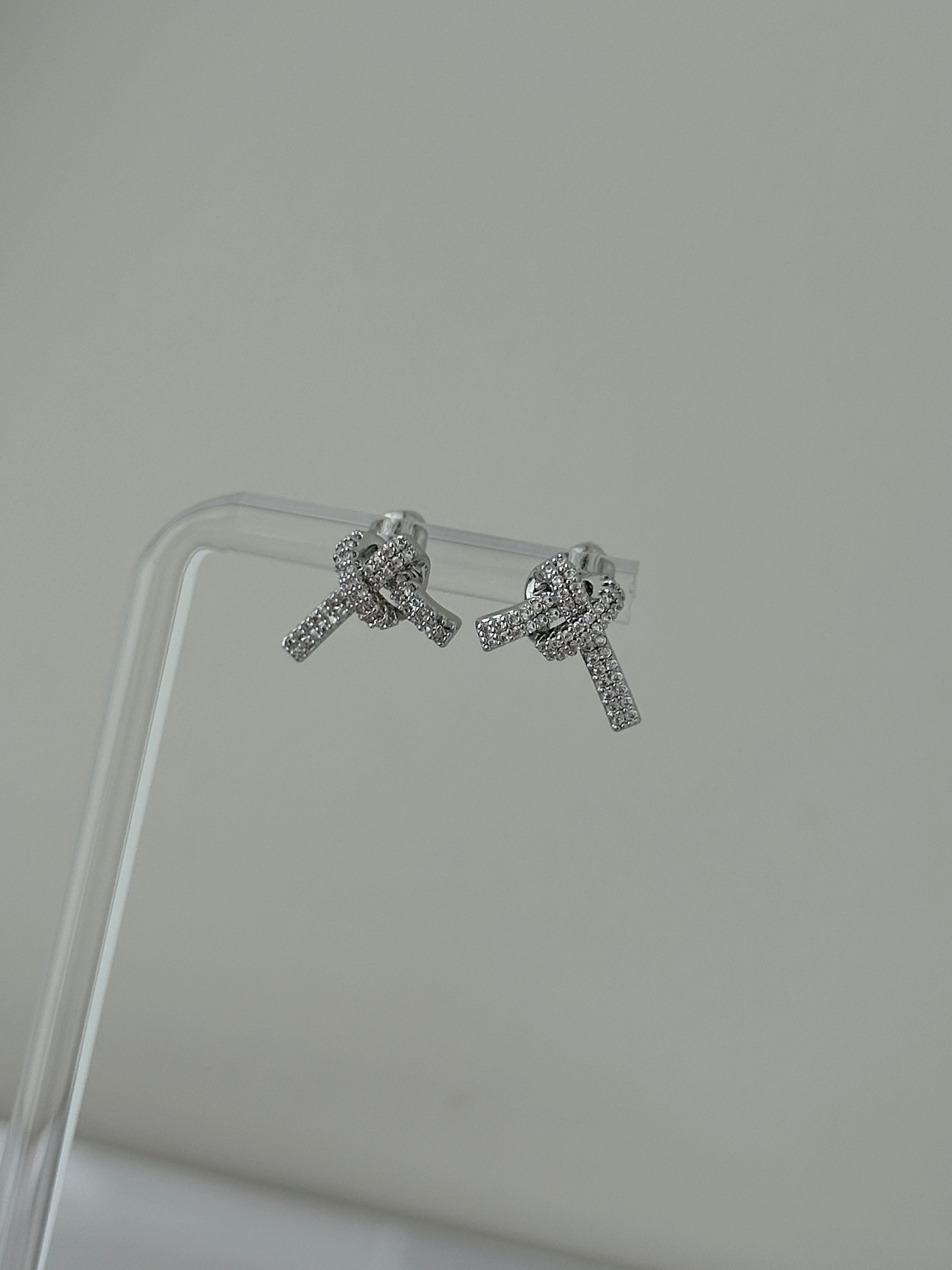 CROSS KNOT STUD EARRINGS