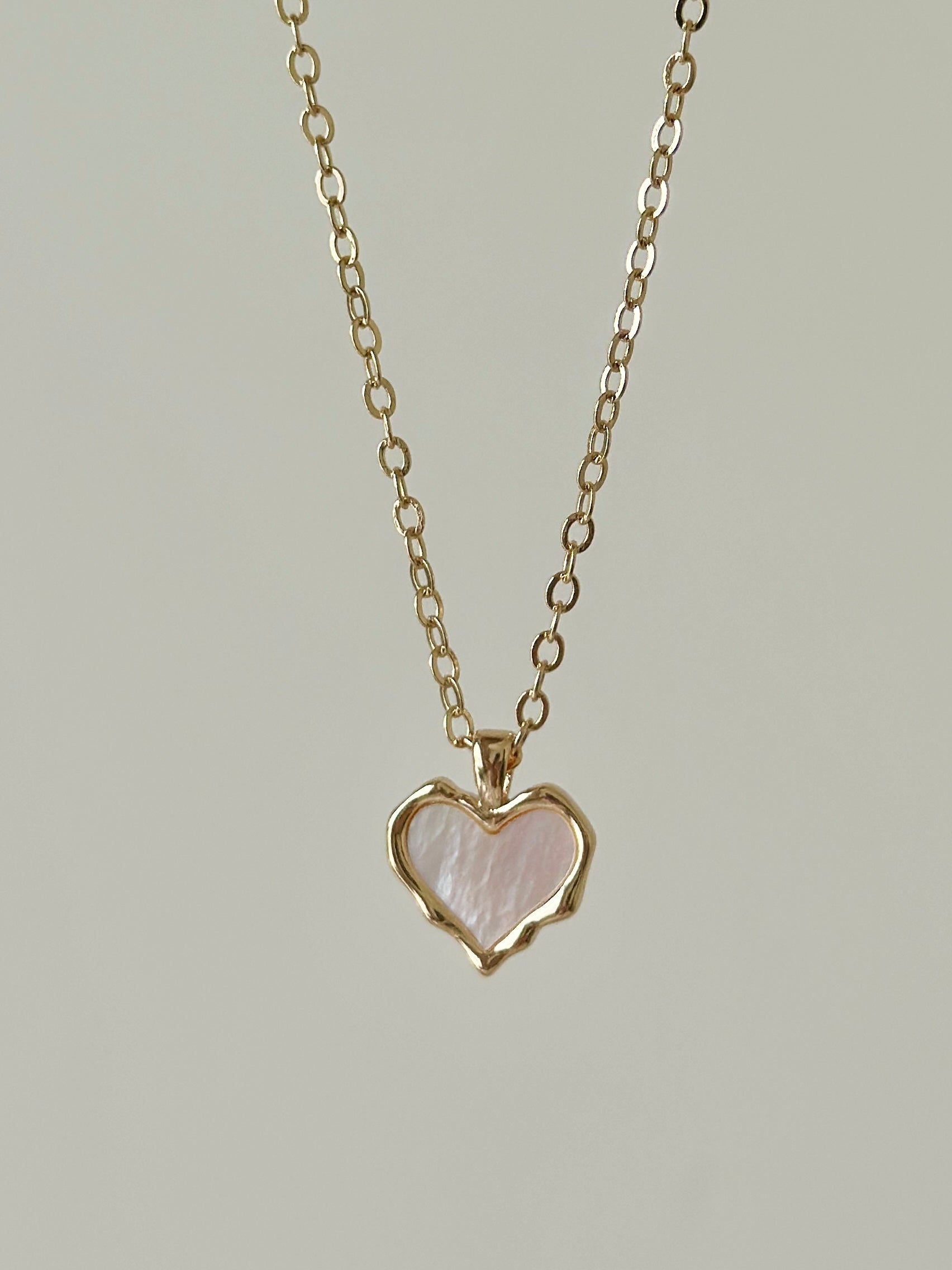 MOP HEART NECKLACE