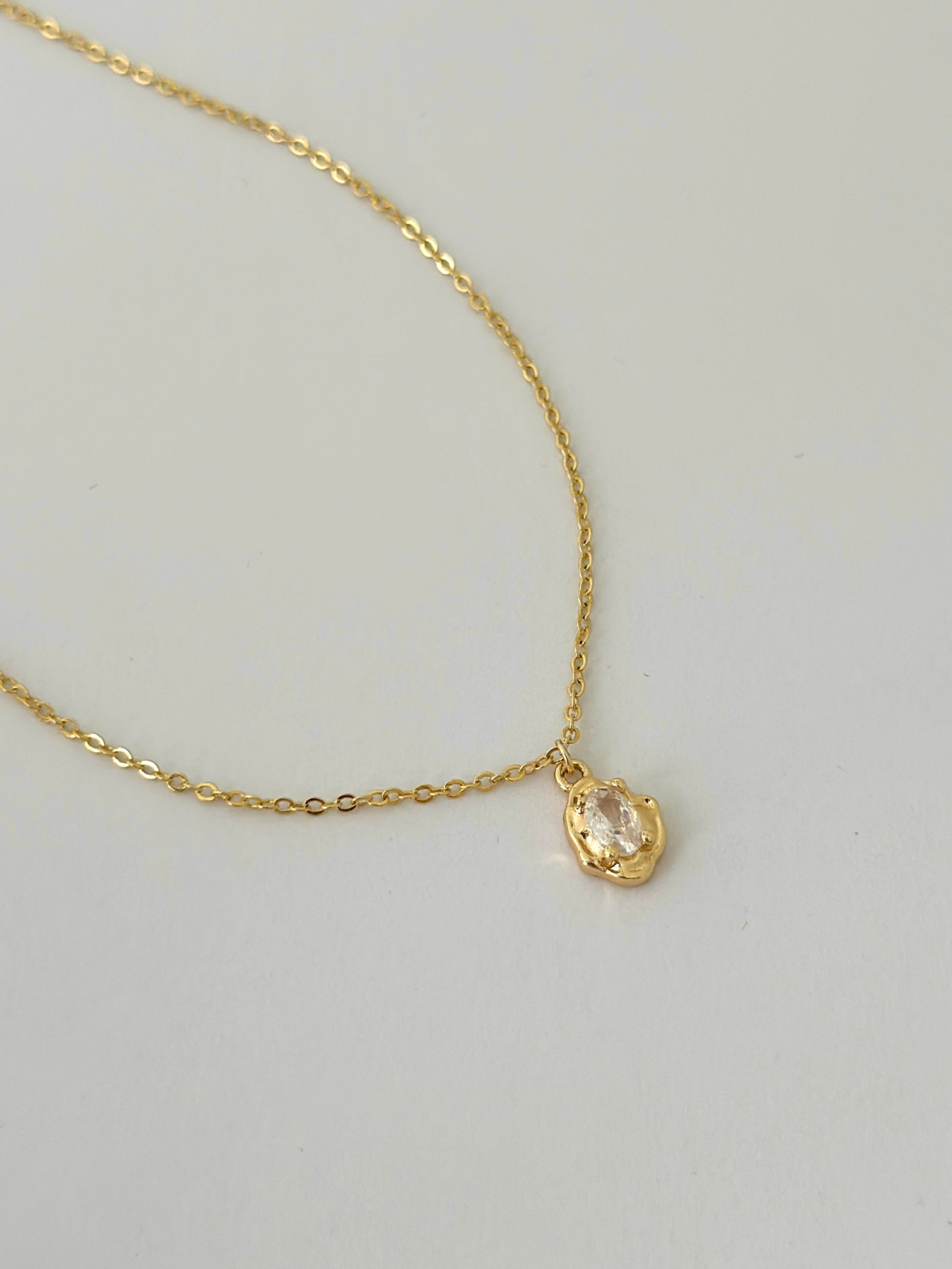 GOLDEN DEWDROP NECKLACE