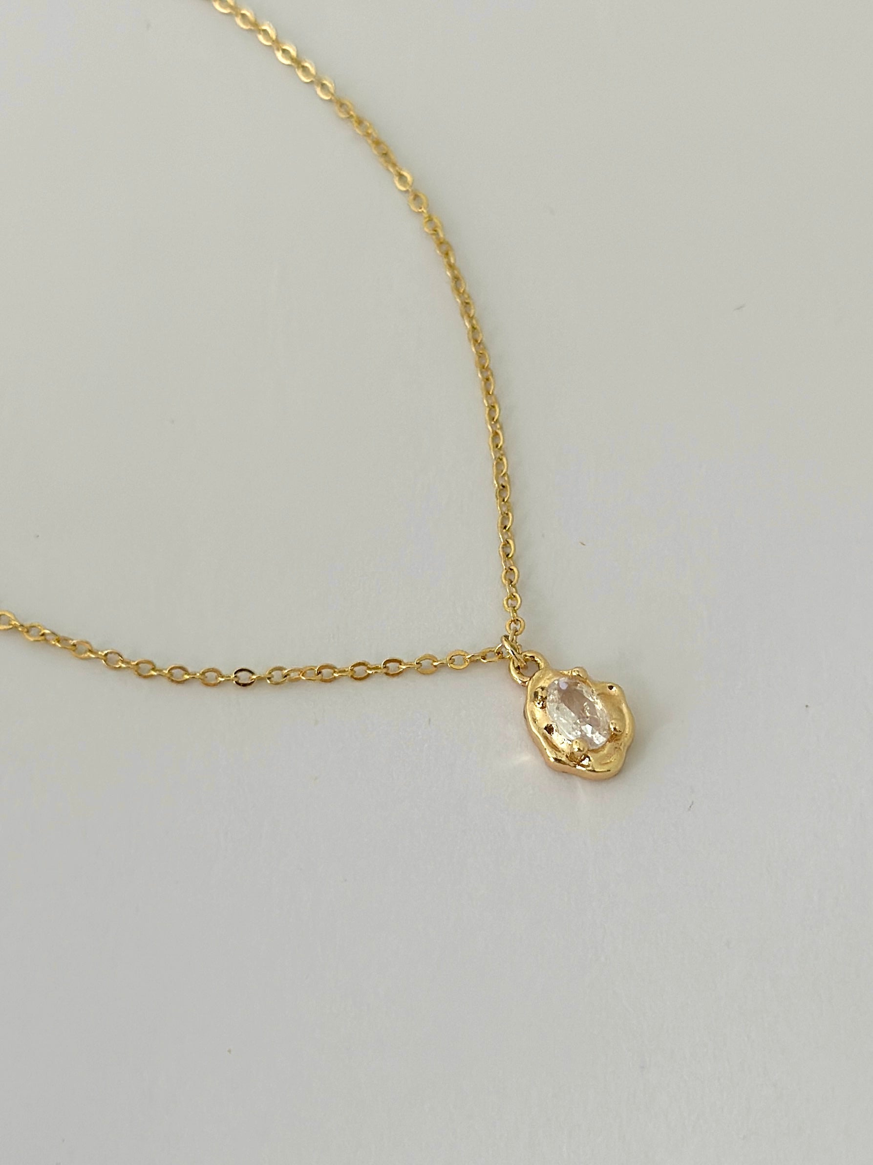 GOLDEN DEWDROP NECKLACE