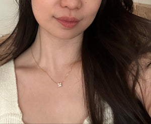 DAINTY CLOVER PENDANT NECKLACE