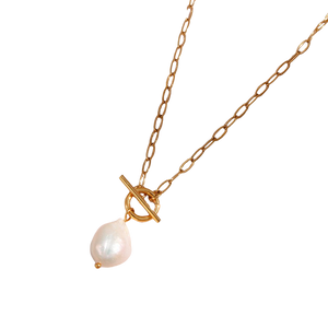 SOLEIL TOGGLE PEARL NECKLACE