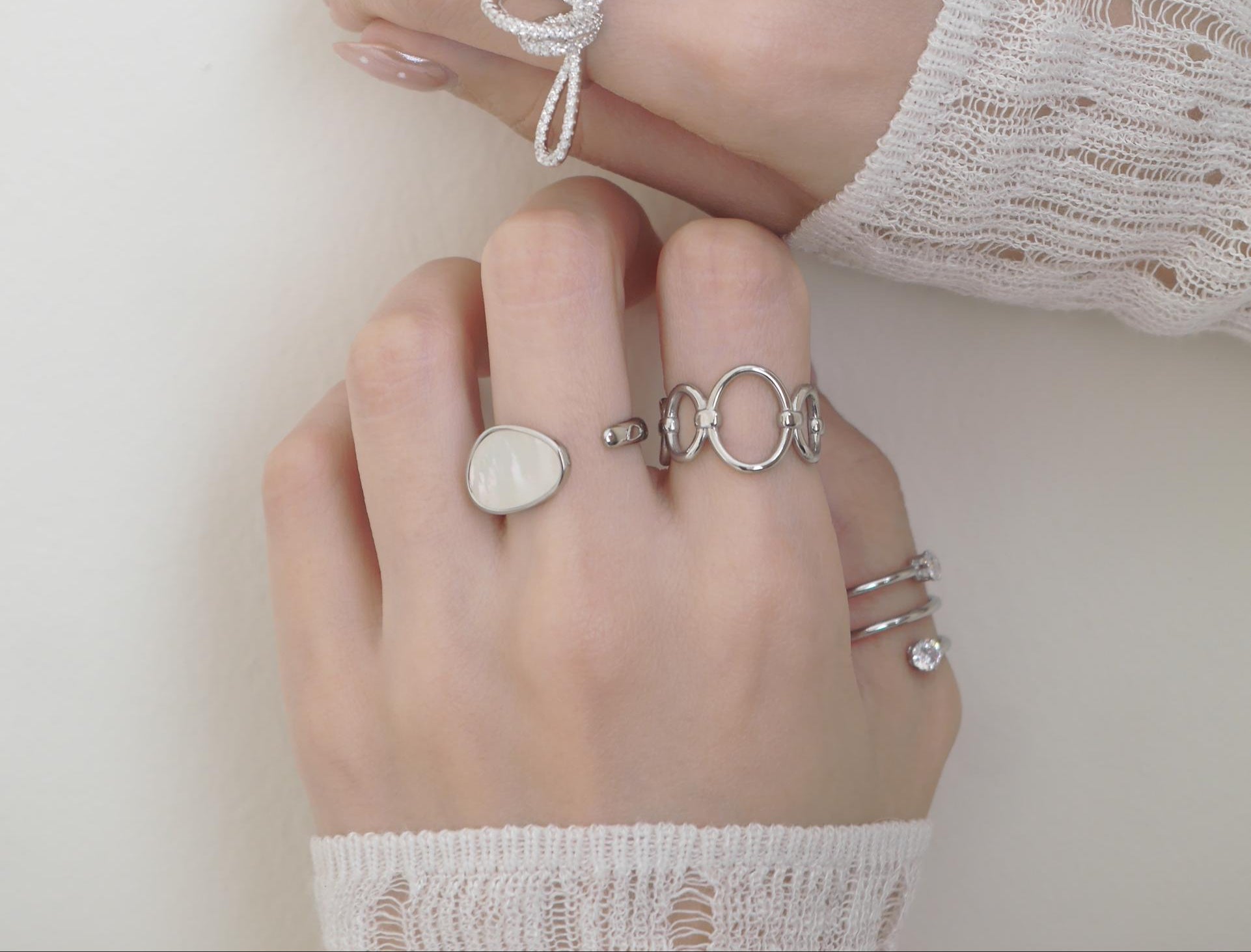 LOOP BAND RING