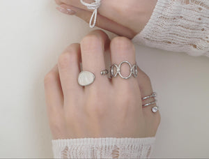 LOOP BAND RING