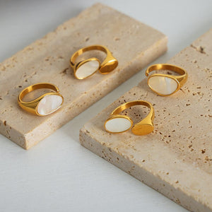 OVAL SIGNET PEARL RING