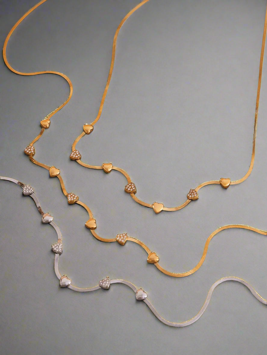 AMORA HERRINGBONE NECKLACE