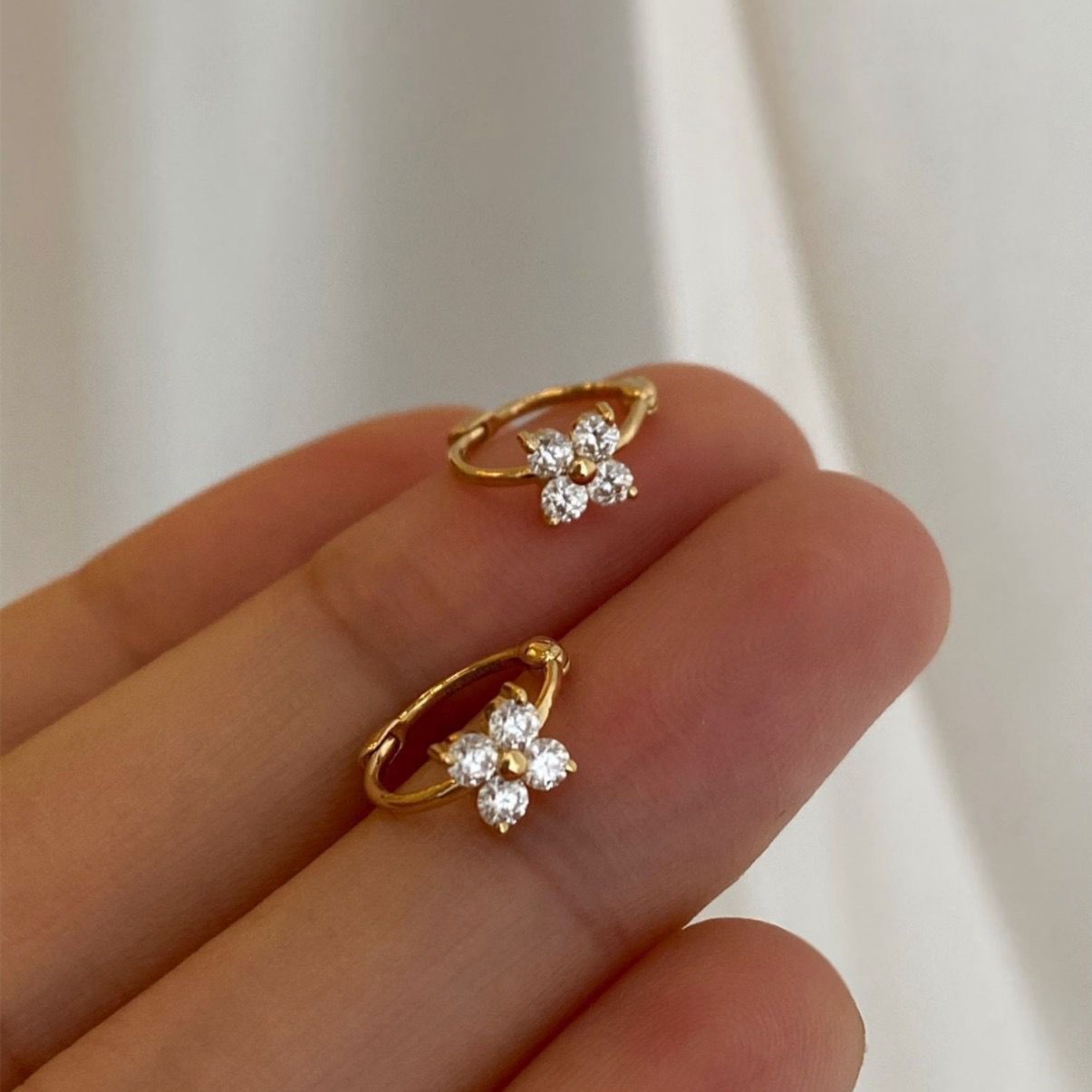 DAINTY CLOVER HUGGIE HOOPS