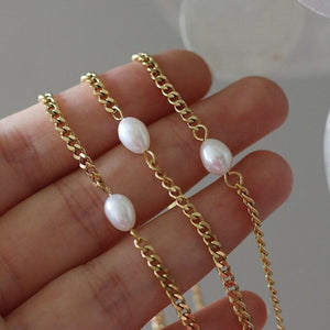 EMILIA PEARL NECKLACE