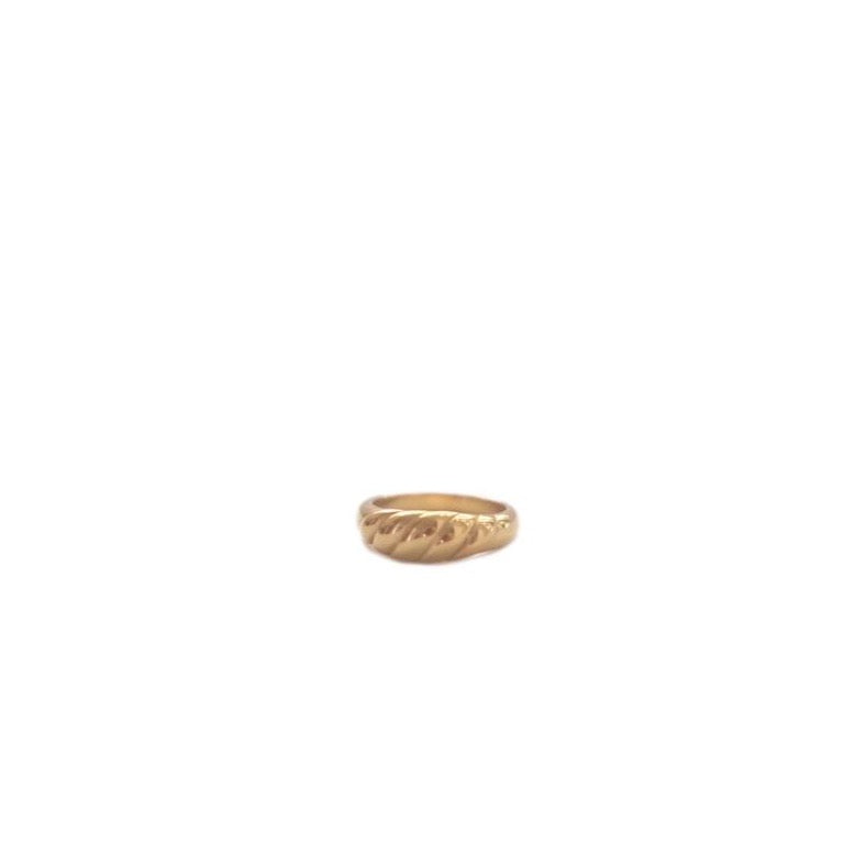 CROISSANT RING