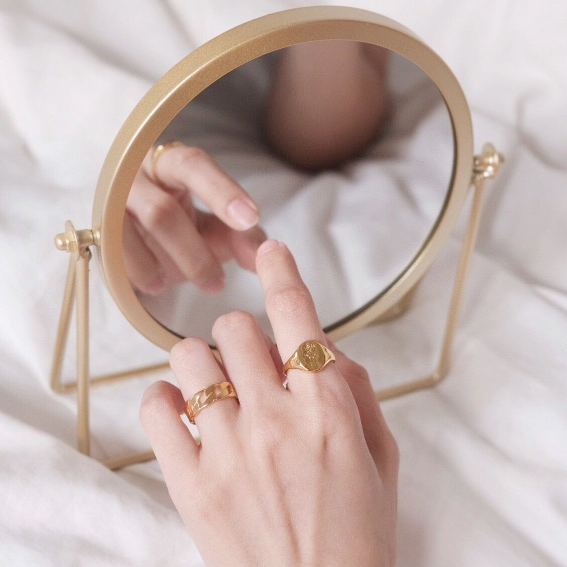 FLOWER SIGNET RING